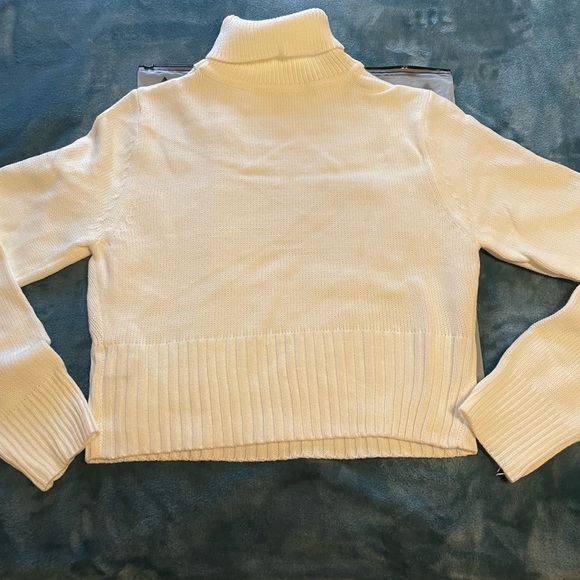 New cream sweater - Picture 2 of 8